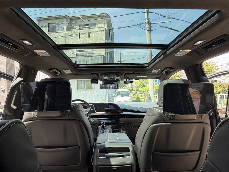 キャデラックエスカレード プラチナム 4WD リア個別式シート及びモニター