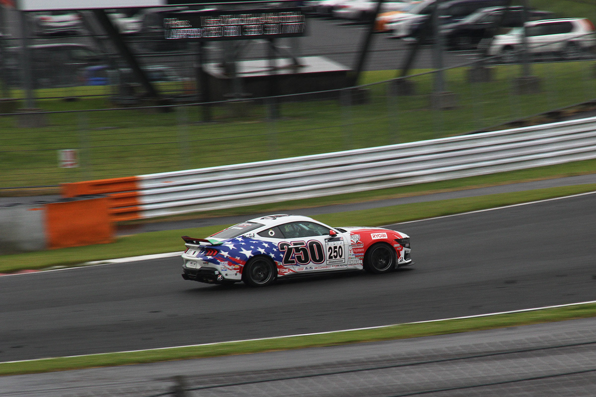 フォーマスタング レースカー