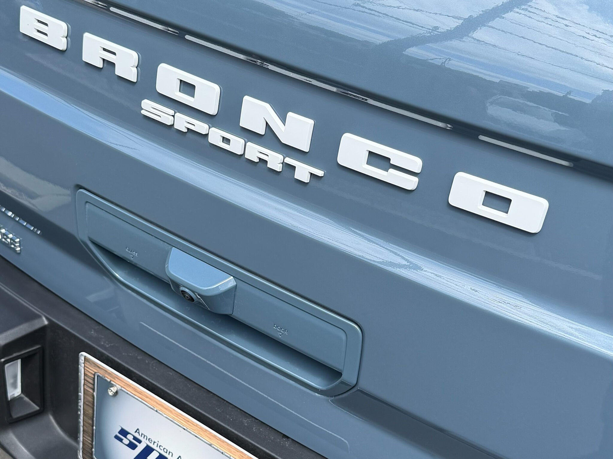 2025 フォード ブロンコスポーツ バッドランズ4×4 リアエンブレム画像