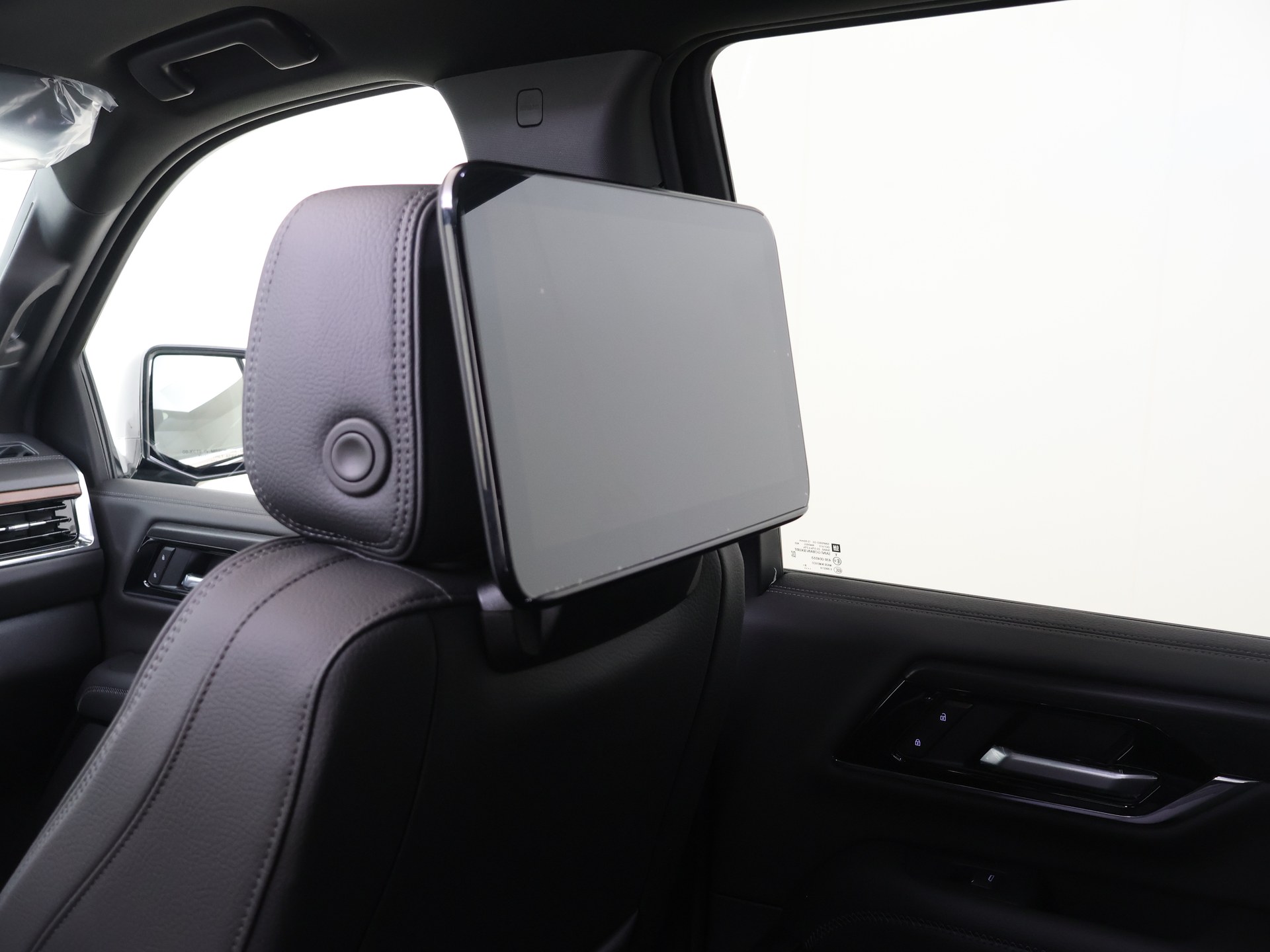 2026年 GMGユーコンデナリ 新車の12.6インチHD液晶リアモニター画像