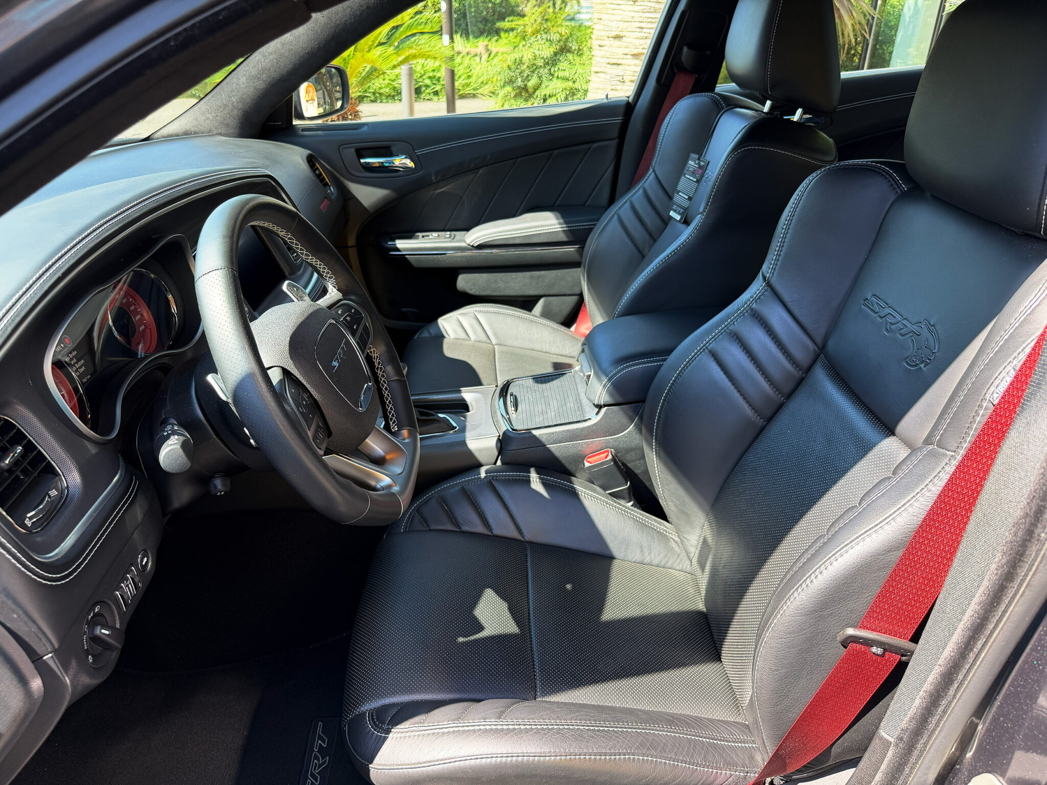 ダッジチャージャー ヘルキャット レッドアイ ジェイルブレイク ラストコール 中古車 インテリア画像