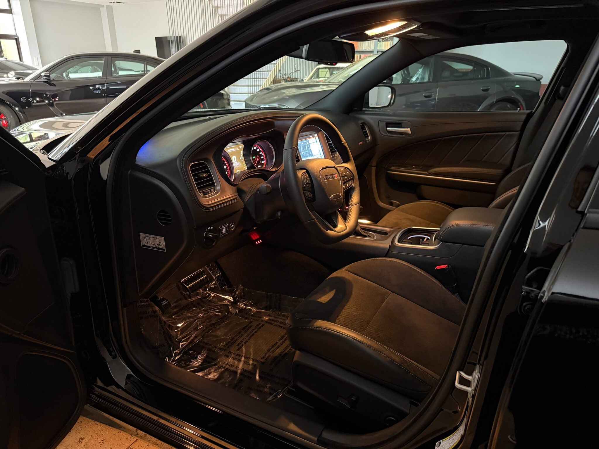 ダッジ チャージャー R/T スキャットパックの中古車フロントシート画像 アメ車の新車/中古車販売SPACE automobile