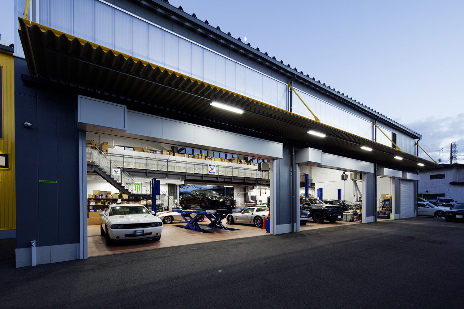 輸入車専門修理工場 SPACE FACTORY工場写真